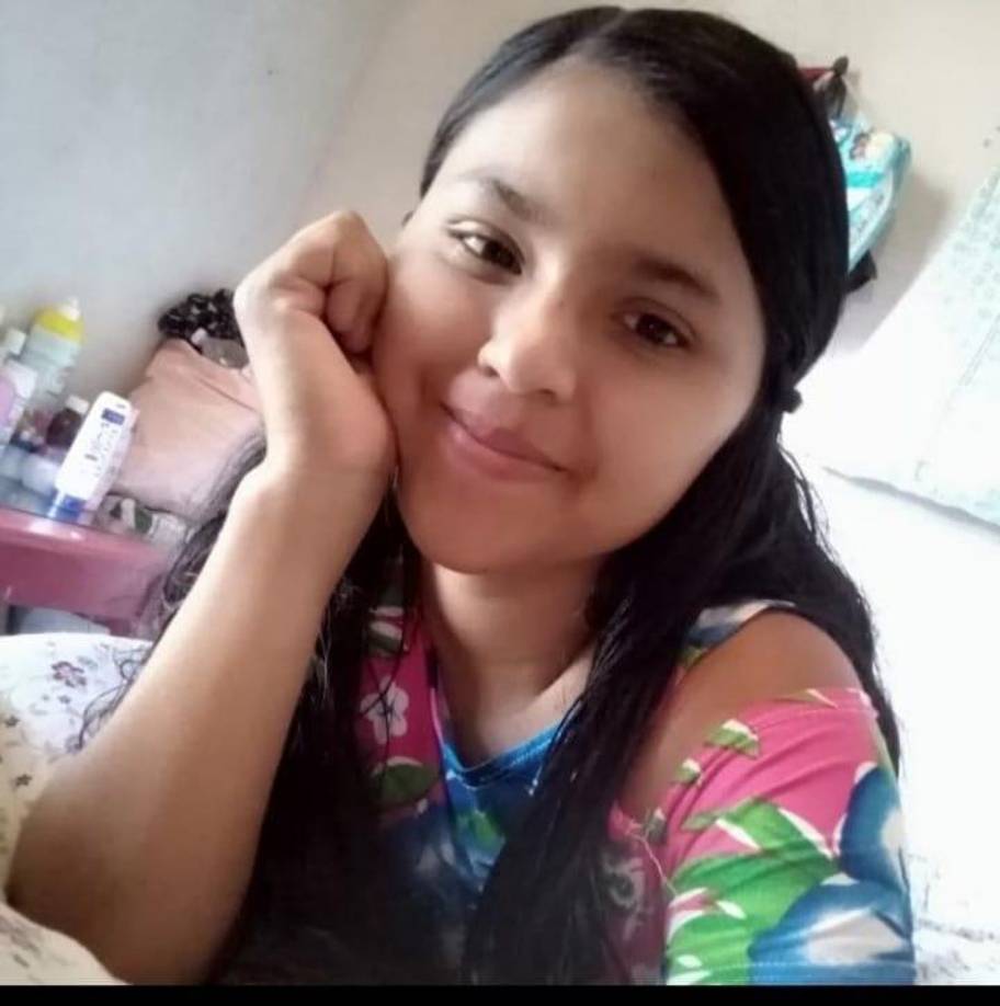 Según información recabada por parte de los funcionarios policiales “este sujeto en horas de la mañana del día martes 11 de Julio 2023 en el municipio de Lajas, Comayagua le quito La Vida a Flor Idalia Chacón y luego se dio a la fuga. El capturado fríamente le disparó en reiteradas ocasiones a la joven que falecció por heridas por proyectiles disparados por arma de fuego”, detalla el informe policial de la Udep-3 de Comayagua.