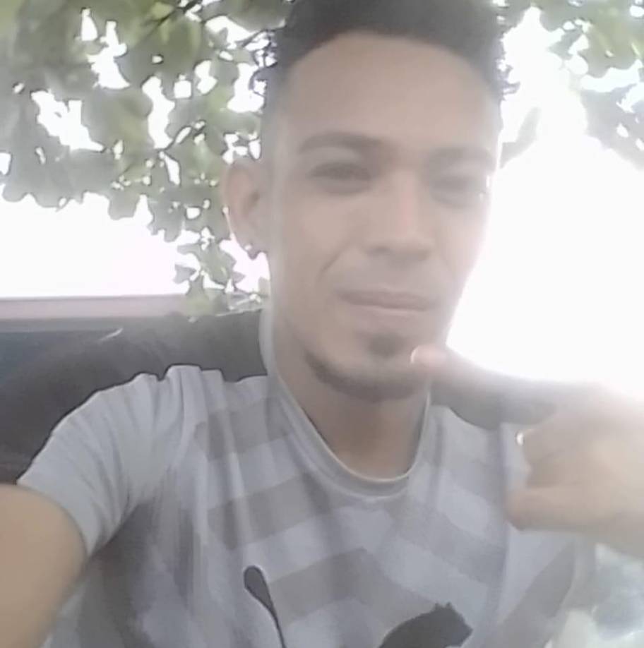 “Vuela alto Dísel. Así como en las canchas de futbol. Descansa en paz amigo”, le escribió su amigo Carlos.