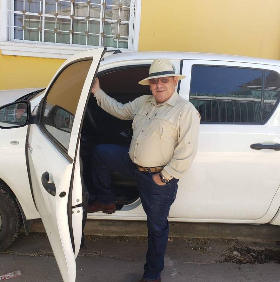 Aunque inicialmente presentaba signos vitales, falleció minutos después del impacto.