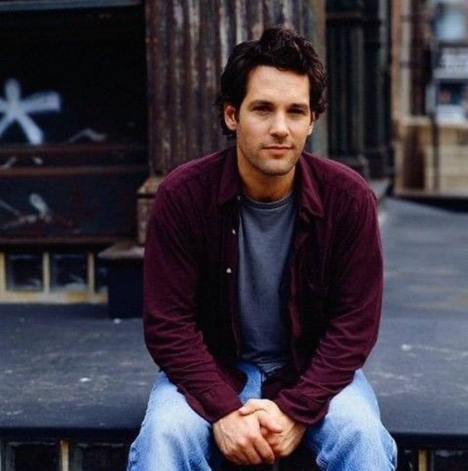 Rudd hizo su debut como actor en 1992 con el drama televisivo “Sisters”. En 1995 dejó este programa para aparecer en la película de comedia “Clueless” con Alicia Silverstone. 