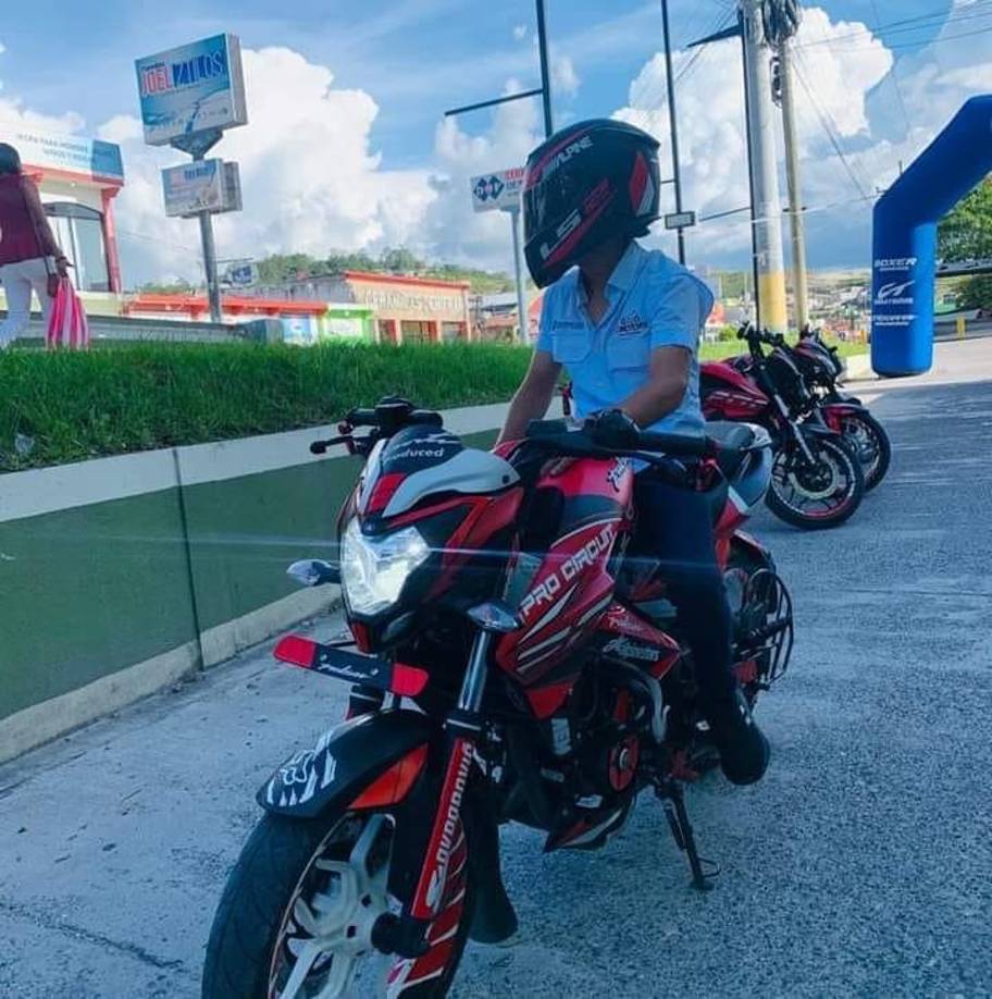 Testigos informaron que los disparos se escucharon alrededor de las 9:00 p.m., alertando a los vecinos del sector. 