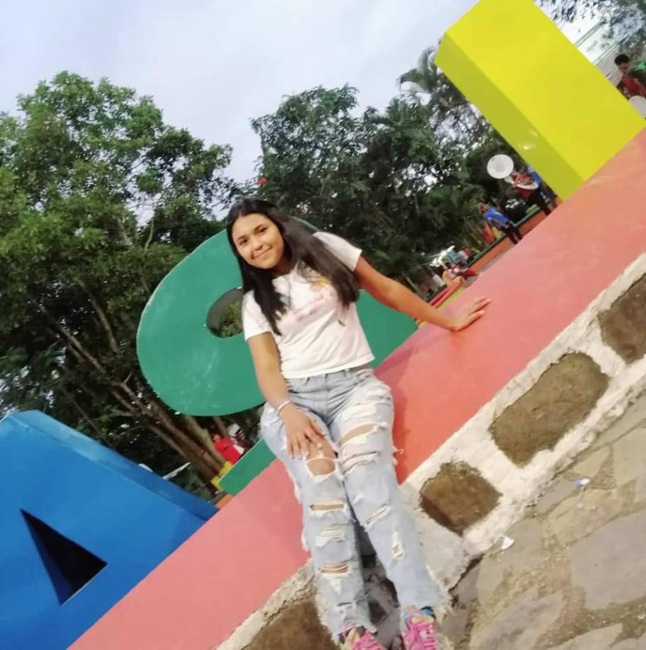 ”Ay Florcita, te me fuiste mi linda niña”, lamentaba una amiga de la joven que se mantenía activa en las redes sociales en donde compartía fotos de sus dos hijas y mensajes motivacionales.
