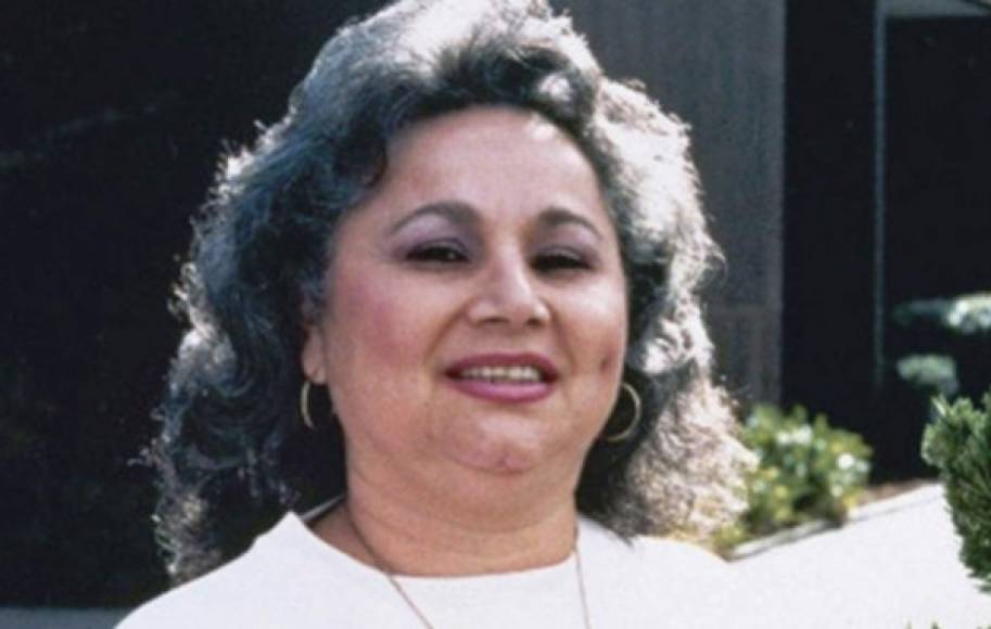 Griselda Blanco, conocida como la 'viuda negra' es una de las mujeres más poderosas del narcotráfico. La colombiana era una de las principales socias del Cártel de Medellín con el que acumuló una fortuna de 500 millones de dólares. Falleció en 2012, tras recibir dos disparos en la cabeza.