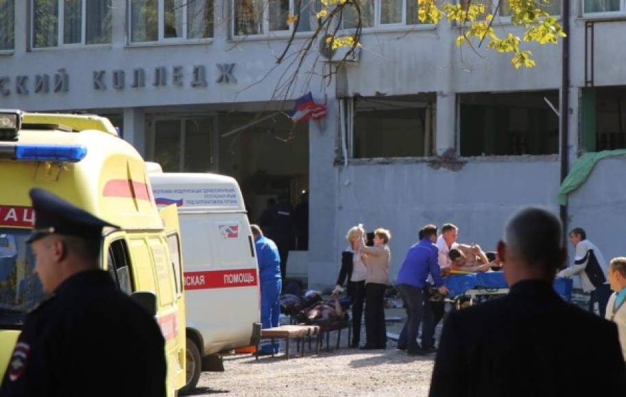 Los investigadores precisaron que la cifra de muertos en el ataque fue de 17, sin precisar si se contabilizaba al presunto autor. 'El examen preliminar de los cadáveres indica que murieron por heridas de bala', afirmó el reporte.