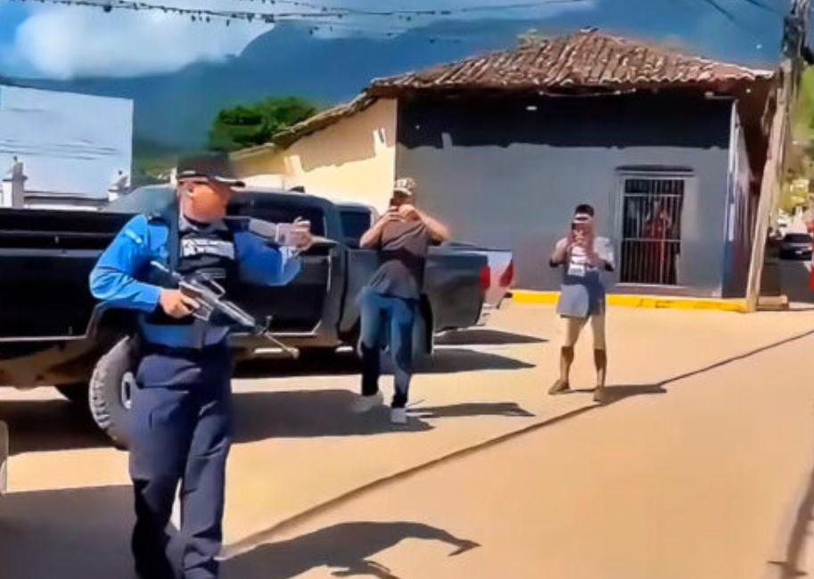 Capturan sujeto que se enfrentó al comisario Nolasco en Catacamas