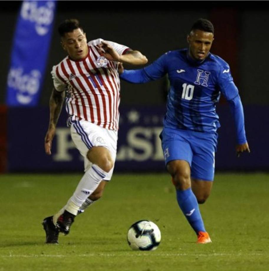 Alex López comanda el centro del campo. Tiene el voto de confianza de Fabián Coito para buscar crear ocasiones para los delanteros.