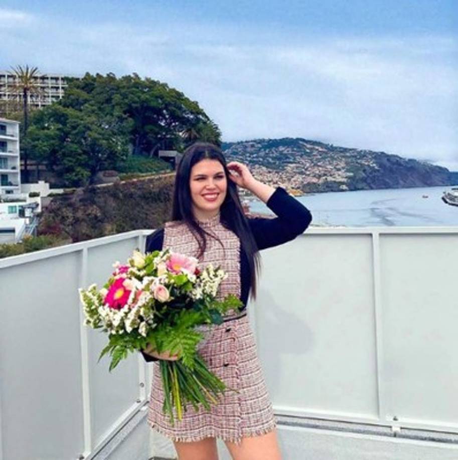 Alicia Aveiro celebró su cumpleaños 18 en una reunión familiar con al menos 18 personas.