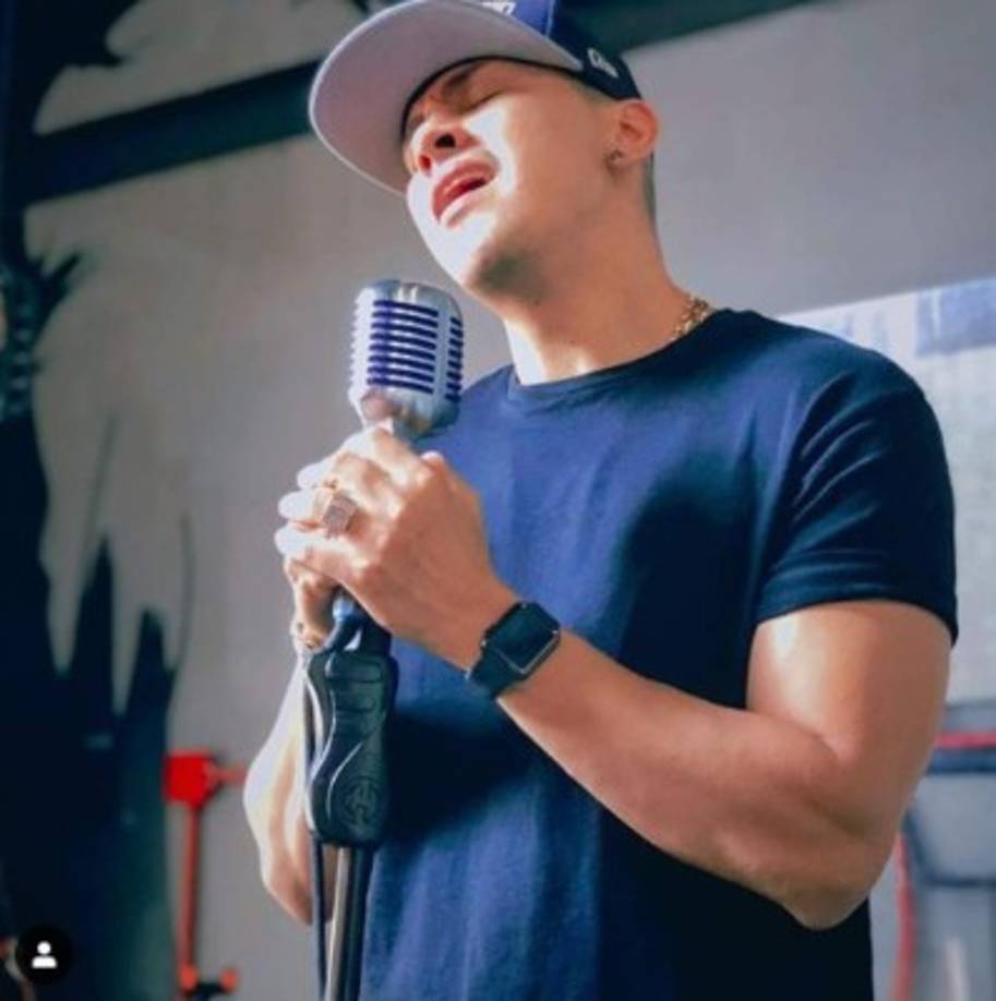 Flex estuvo alejado un buen tiempo de la música debido a un problema de copyright con su disquera.