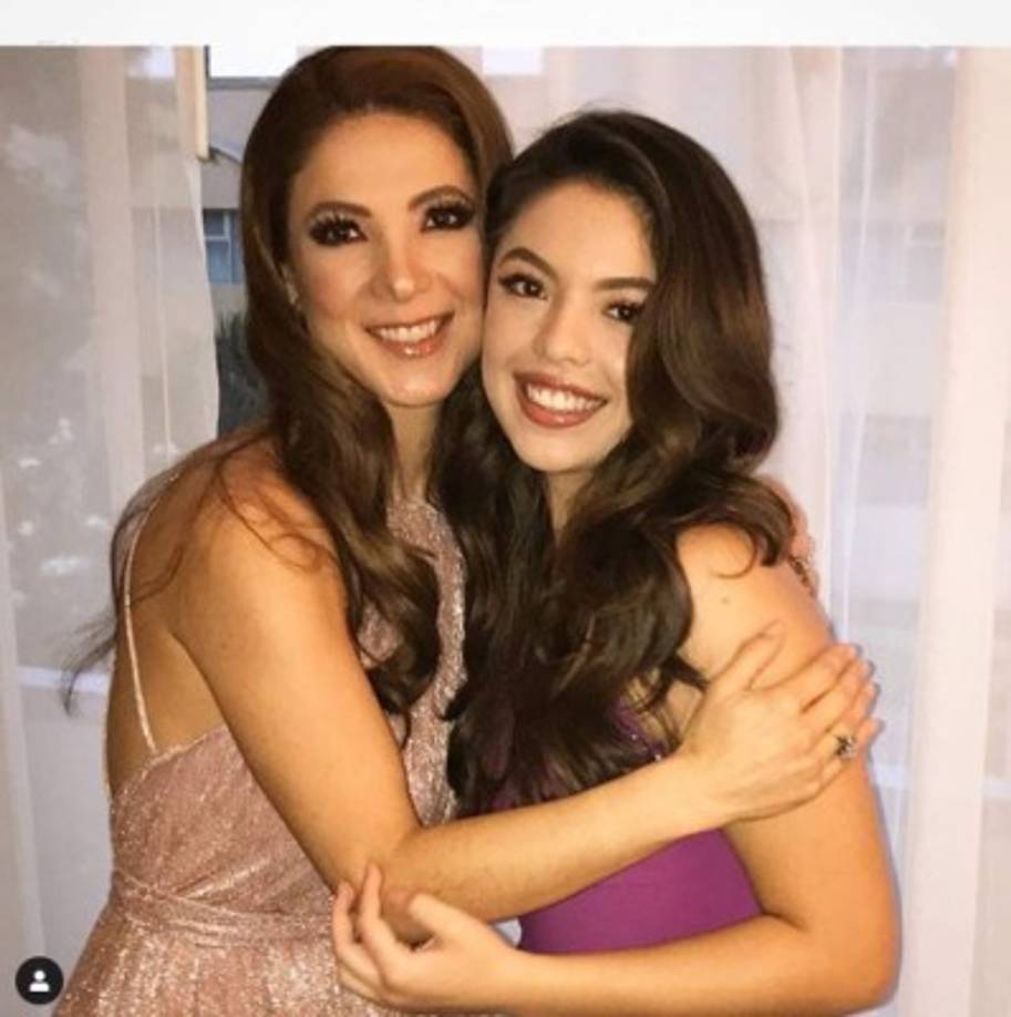 A pesar de que los años pasan y sus hijos están cada vez más grandes la cantante luce espectacular.