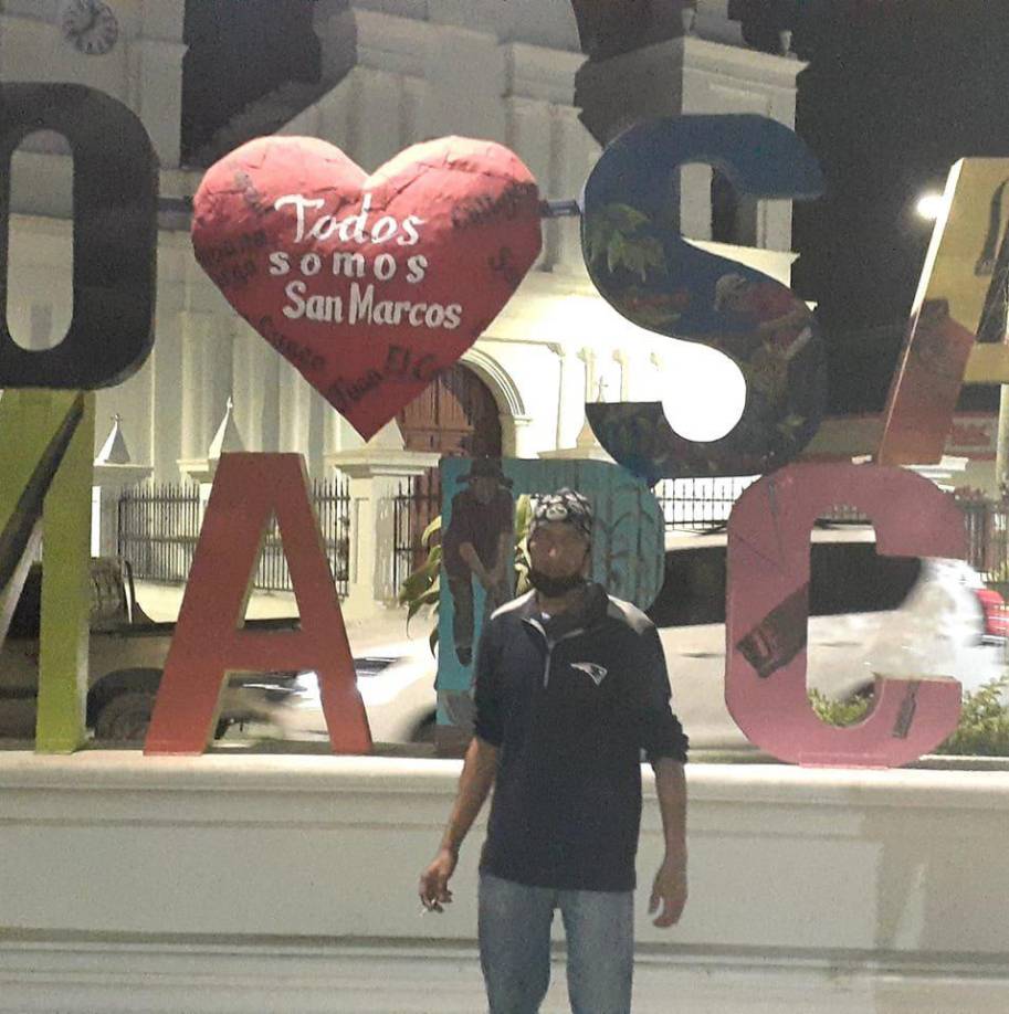 “Solo expresarles de manera rápida por la ola violencia del país ha fallecido en entre todos mí hermano Kelvin Godoy Carcamo. Solo podía a Dios en mis oraciones siempre que lo cuidara pero siempre lo alcanzo está situación”, escribió el fiscal hondureño.