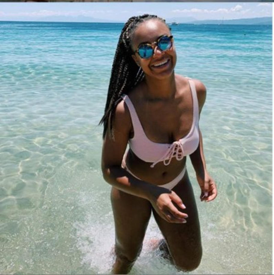 Nia Sioux Frazier, ​ conocida como Nia Sioux, es una bailarina, cantante y modelo estadounidense. Es conocida por aparecer en el reality show de Lifetime, Dance Moms.