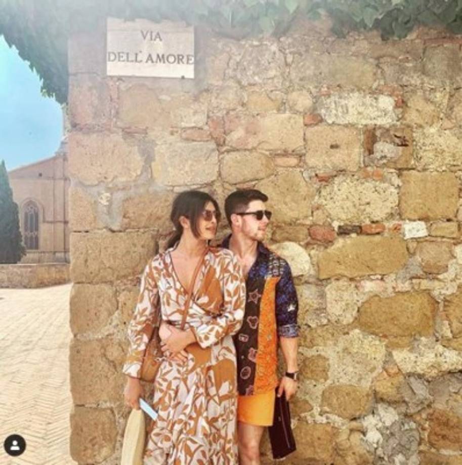 Y fue exactamente el 1 de diciembre de 2018 que la pareja se casó en una fastuosa ceremonia religiosa en India.