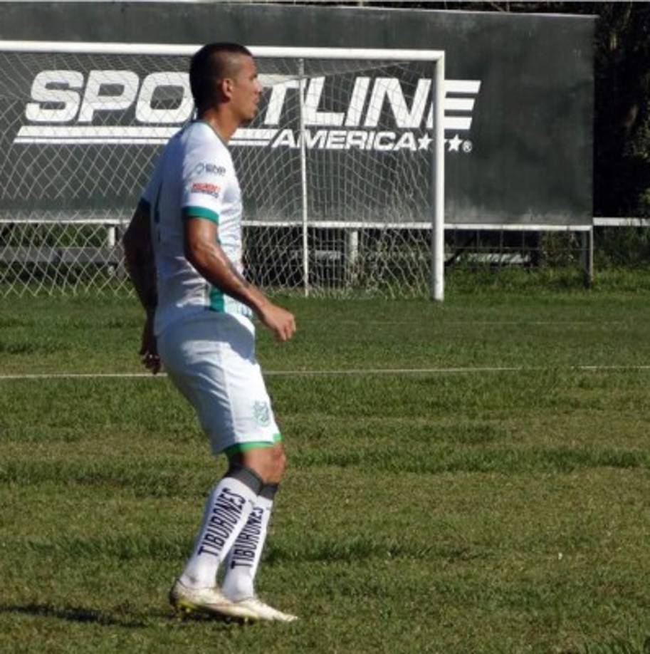 El defensa colombiano Juan Bolaños es otro de los extranjeros que está haciendo una prueba en el Platense.