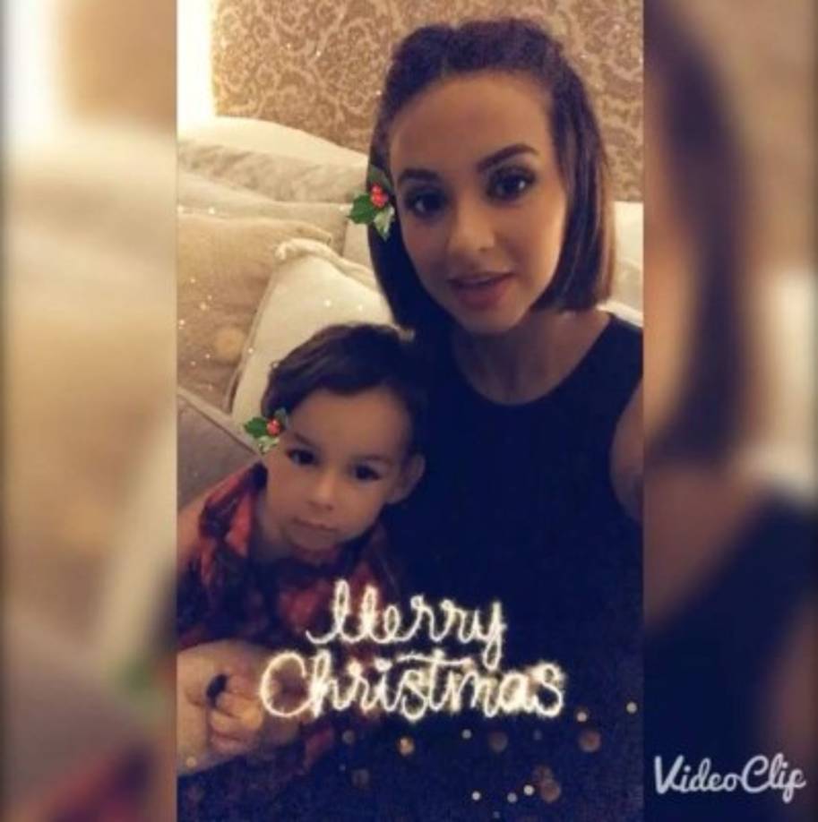 La embarazada Ana Jurka celebró las fiestas con su primogénito, con quien mandó buenos deseos para esta Navidad: 'Que Dios todopoderoso llene sus hogares de mucho amor, paz y salud. Feliz navidad!' escribió en su Instagram.