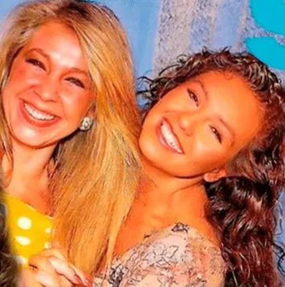 ”No sabía que mi corazón se podía seguir rompiendo otro poquito más, dándome un dolor nuevo totalmente indescriptible. El dolor del que pierde a un hermano. ¡Gracias mi amada! Gracias por ser tan generosa en todos los sentidos en esta vida. ¡Te amo tanto, belleza! Tanto y siempre”, concluye Thalía su texto, que acompaña con un carrusel de fotos de su álbum personal para homenajear a Ernestina.