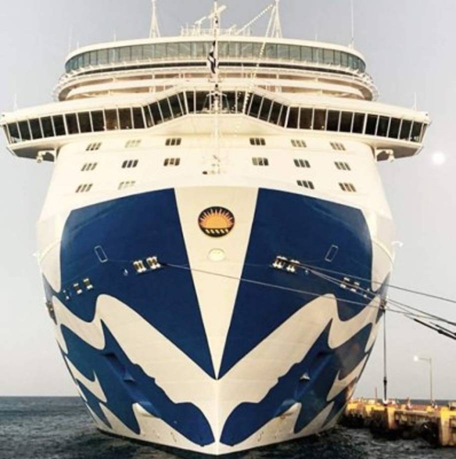 De las 542 personas infectadas, las autoridades no precisaron las nacionalidades de los afectados, que serán enviados a hospitales locales para recibir tratamiento, pese a que 65 de ellos son por ahora asintomáticos.