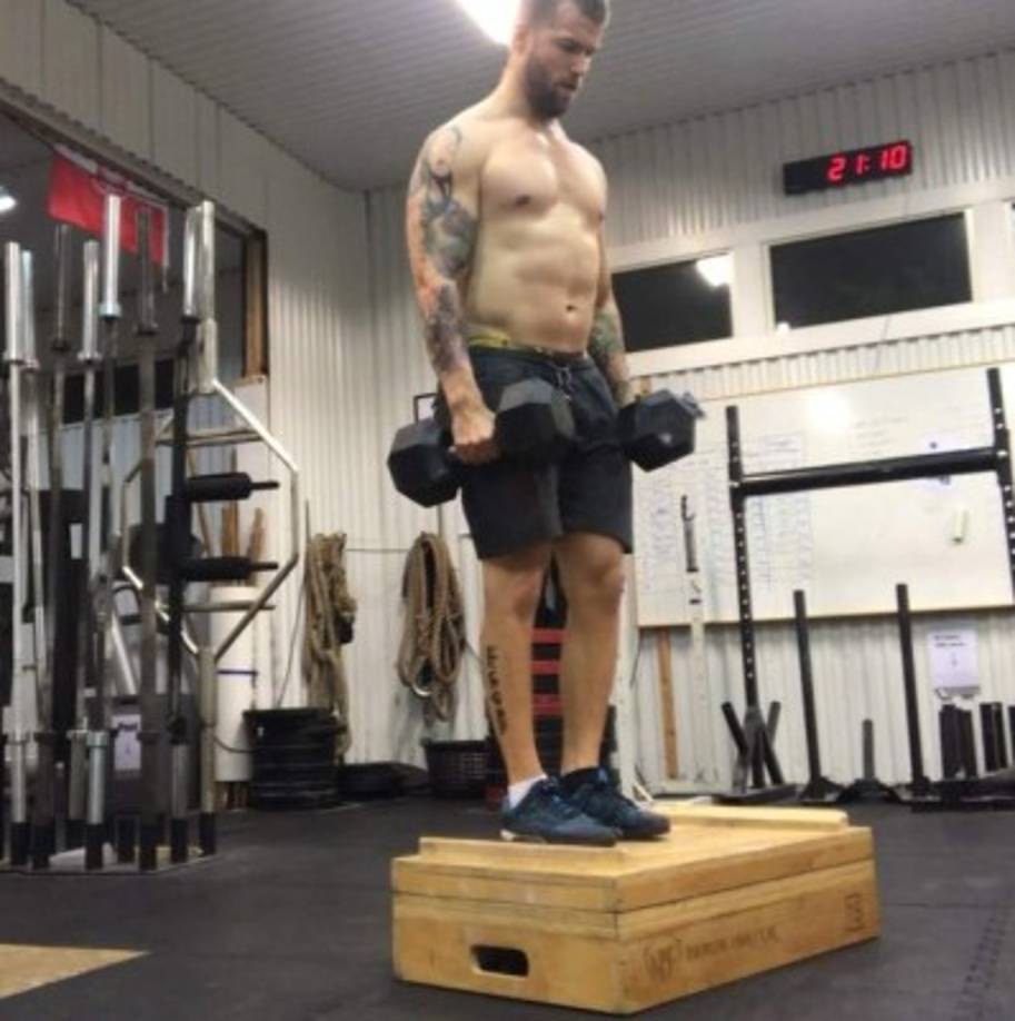 Otra de las peculiaridades de este religioso son sus múltiples tatuajes. En la pierna Oskar tiene tatuado en hebreo una frase del Salmo 23: 'El Señor es mi pastor, nada me faltará'.<br/><br/>