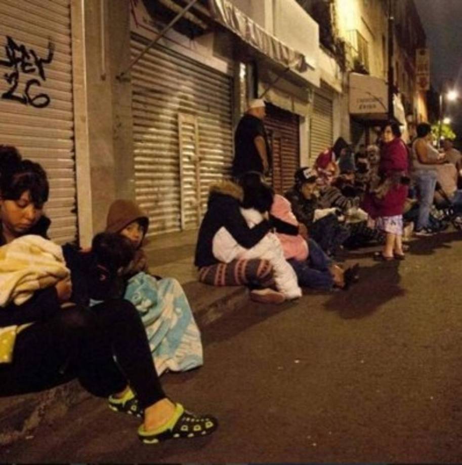 El actor Carlos Ponce expresó: 'Lo que tiembla es mi corazón con todo lo que está ocurriendo. Que triste despertar con estas noticias. #MEXICO, un fuerte #terremoto, el más potente del último siglo, ha sacudido este viernes (en torno a la medianoche, hora local) el sur y el centro de México'. <br/><br/>'Hay 15 muertos confirmados por el Gobierno, tres en Chiapas, dos en Tabasco y 10 fallecidos en una zona montañosa del Estado de Oaxaca. El epicentro se ha situado en el norte del Estado de Chiapas, pero el sismo se ha podido sentir violentamente en la capital, donde extensas zonas se han quedado sin servicio de electricidad'. <br/><br/>'El Servicio Sismológico Nacional ha informado a través de Twitter de que se trata de un temblor de una magnitud 8,2 aunque anteriormente aseguró que era de 8,4. Es, en todo caso, más potente que el que asoló la capital mexicana en 1985'. <br/><br/>'El país sigue en alerta ante las réplicas del sismo, según ha confirmado el presidente, Enrique Peña Nieto. Hay riesgo de tsunami en las costas del Pacífico. Una decena de estados del país ha suspendido todas las clases escolares este viernes'.<br/><br/>Nota: Hasta el momento la cantidad de muertos aumentó a 32.