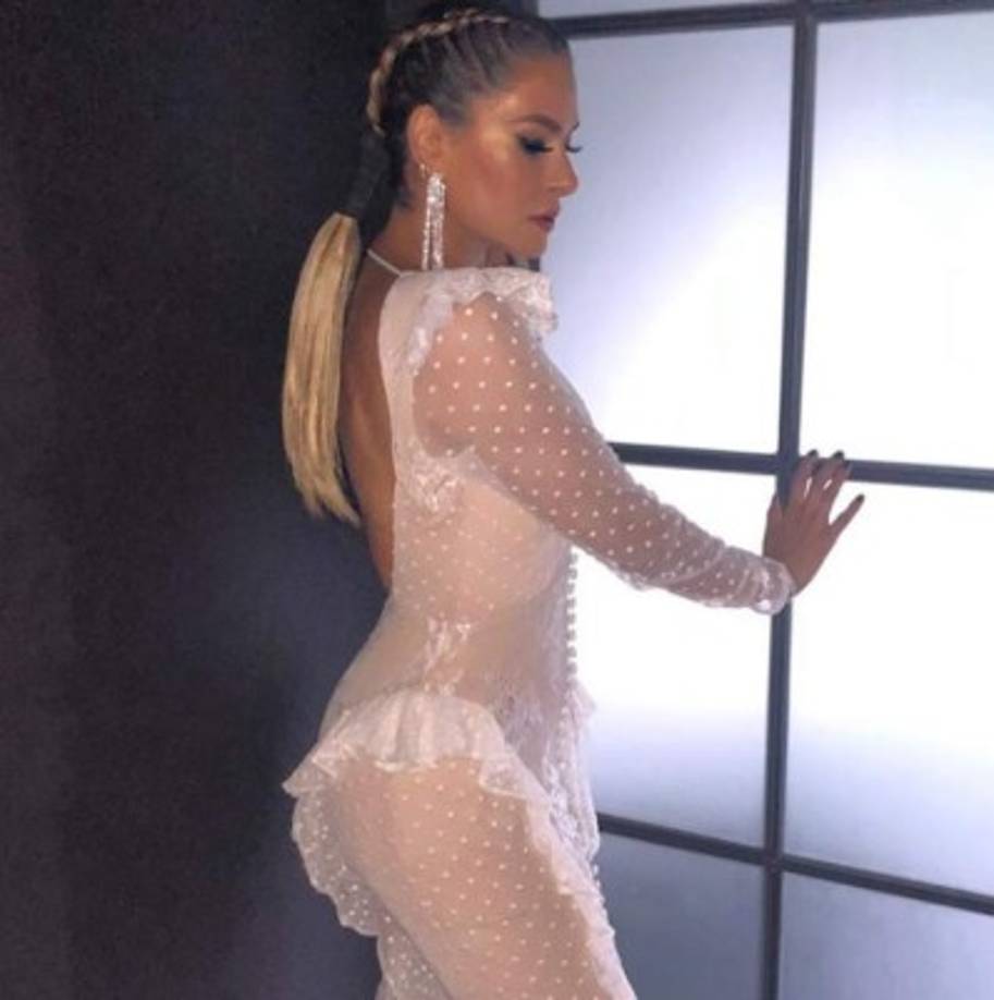 Cada imagen que comparte Galilea se llena de alagos.