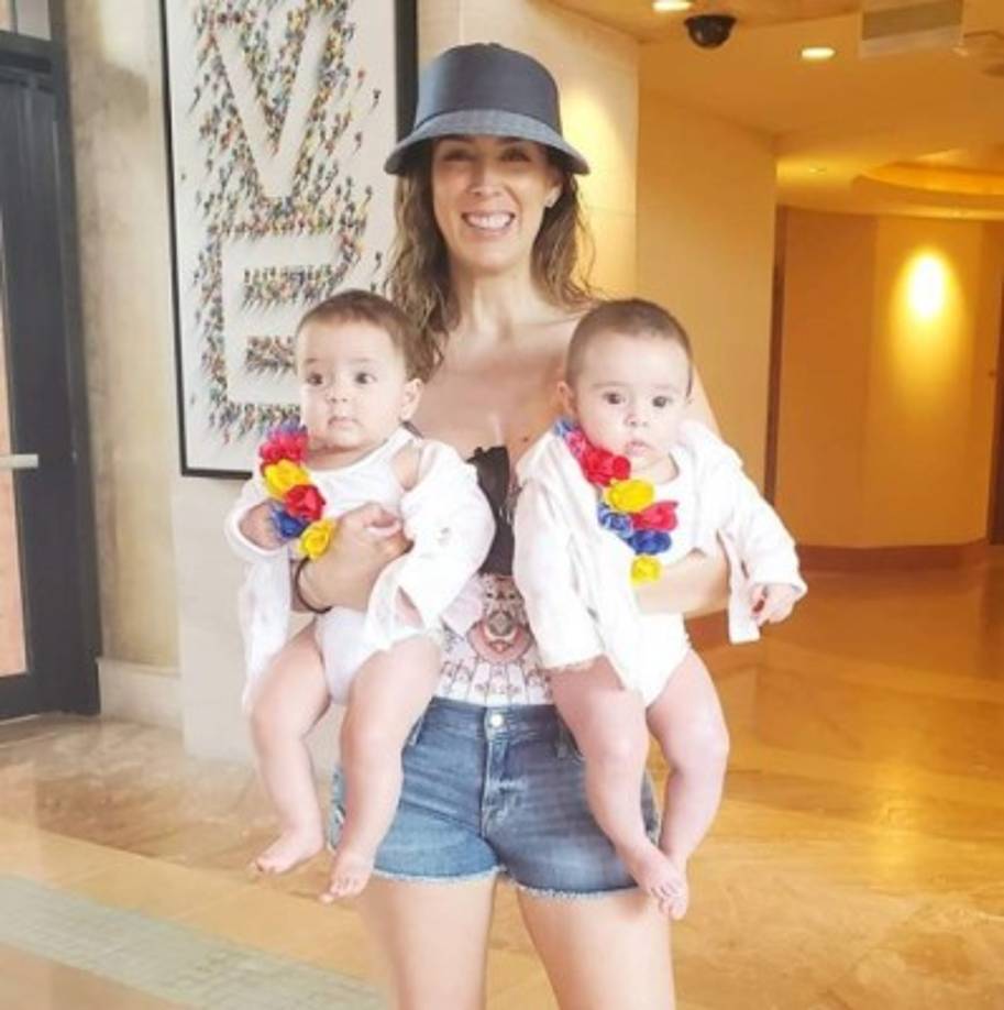 Según la conductora se enteró el día de su cumpleaños de su esposo, que es el 10 de mayo. <br/><br/>'Le envolví la prueba en un regalo, en un paquetito con un moño. Cuando lo abrió se emocionó muchísimo de esa sorpresota que le estaba dando', detalló Bracamontes.