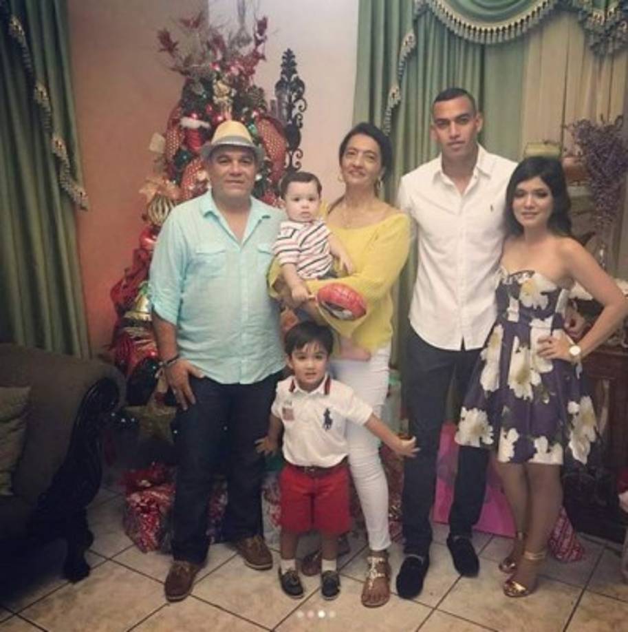 Devron García, del Real España, disfrutó la Navidad junto a su familia.