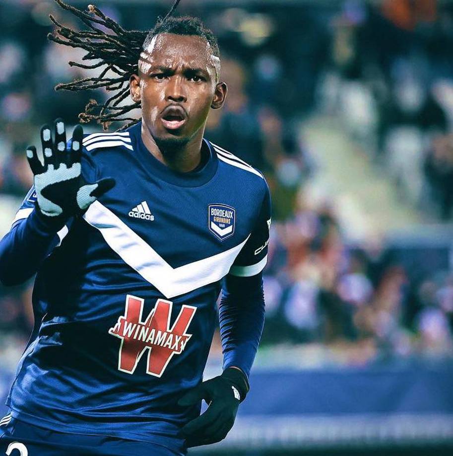 Alberth Elis: El delantero hondureño confesó su deseo de seguir en las filas del FC Girondins de Burdeos: “Estoy feliz aquí en Burdeos, me han recibido bien y me siento cómodo. Espero estar aquí un par de años porque me gusta el equipo y la ciudad”, indicó en el programa Cinco Deportivo.