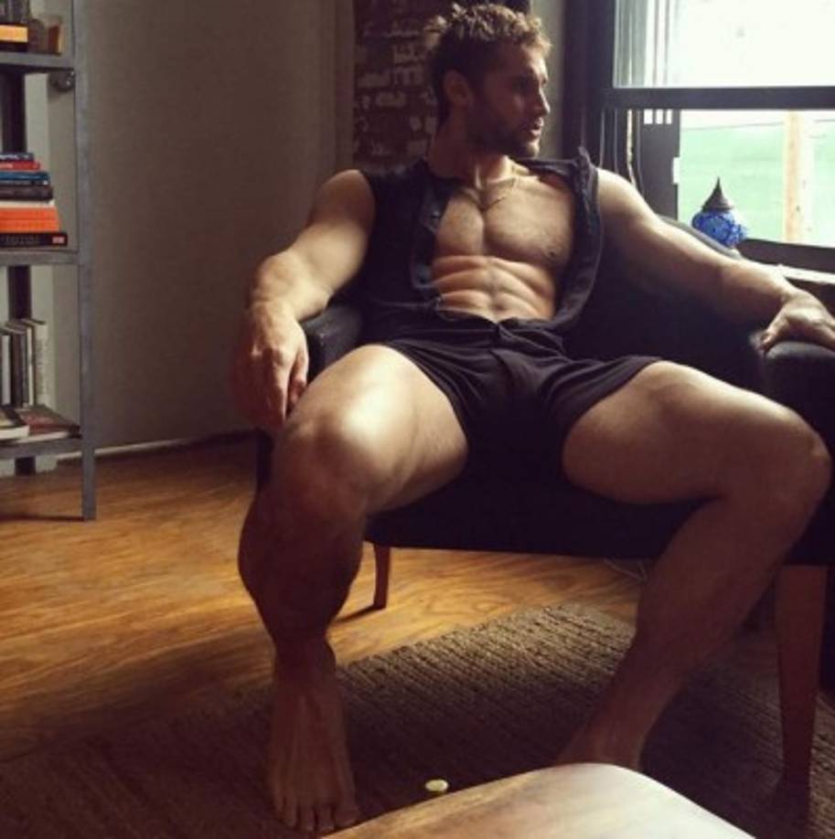 Él se formó desde 2014 en el International Culinary Center y, antes de abrir su propio negocio, trabajó como chef privado. El atractivo chef es también modelo.