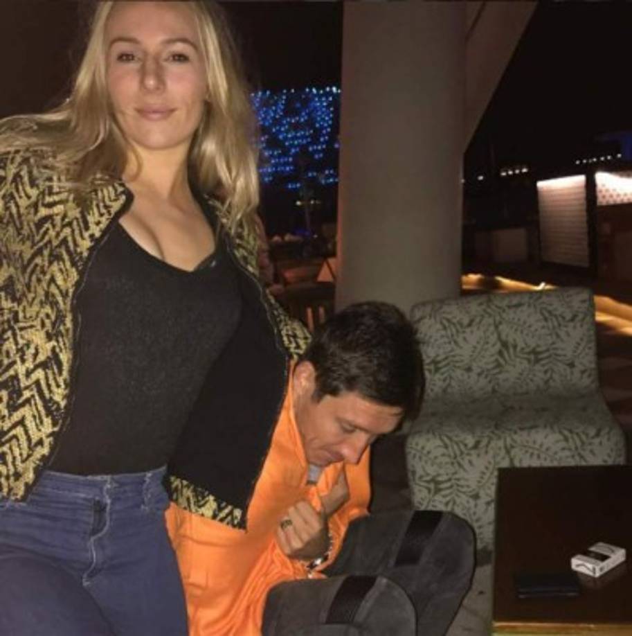 Rhia Milligan es la esposa del centrocampista Mark Milligan que milita en el Melbourne Victory de Australia.