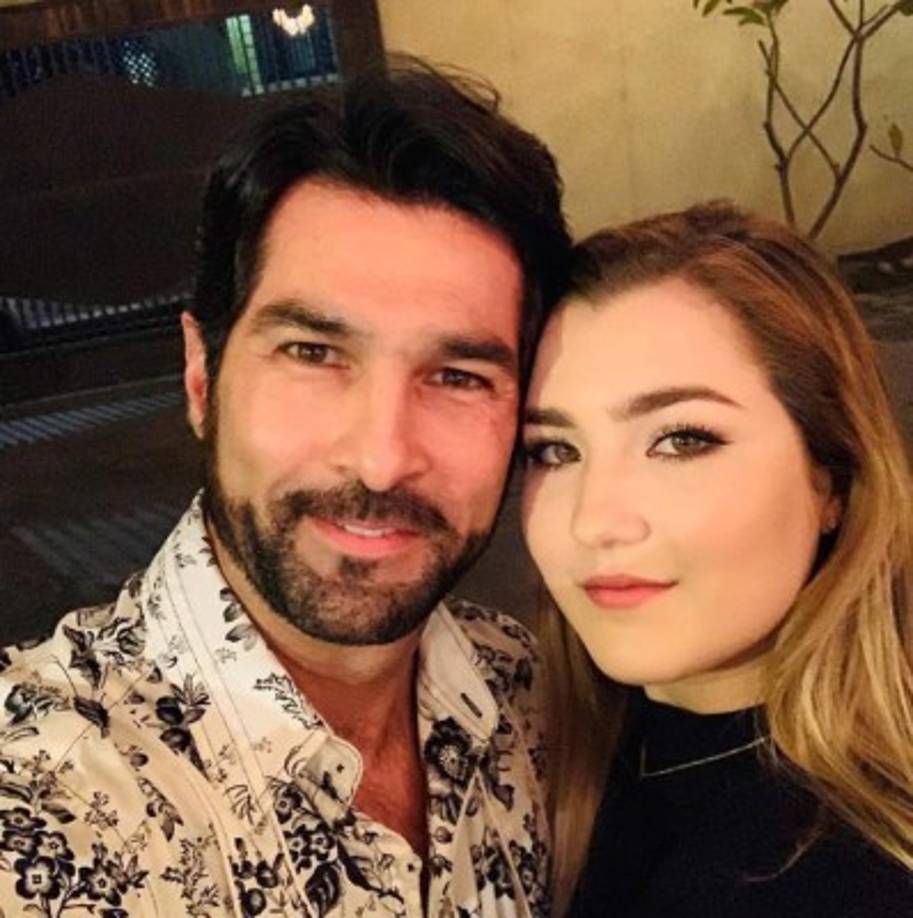 La noticia comenzó a circular después que Vanguardia MX informara que Arturo Carmona denunciara un intento de violación contra Melanie Aidee, su hija en común con Villarreal.<br/><br/>Pasó una situación no muy agradable, de inseguridad en el caso de mi hija. Iba llegando a la universidad, se le acercó una persona y no quiere ni siquiera decir las palabras, pero la jaloneó, parece ser que quiso abusar de ella, gracias a Dios no pasó a más', reveló el padre.