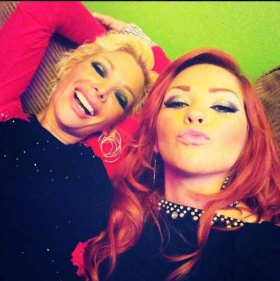 La relación de Marisela con su hija es fraterna y es su mejor consejera en su anhelo de abrirse campo en el mundo del espectáculo.