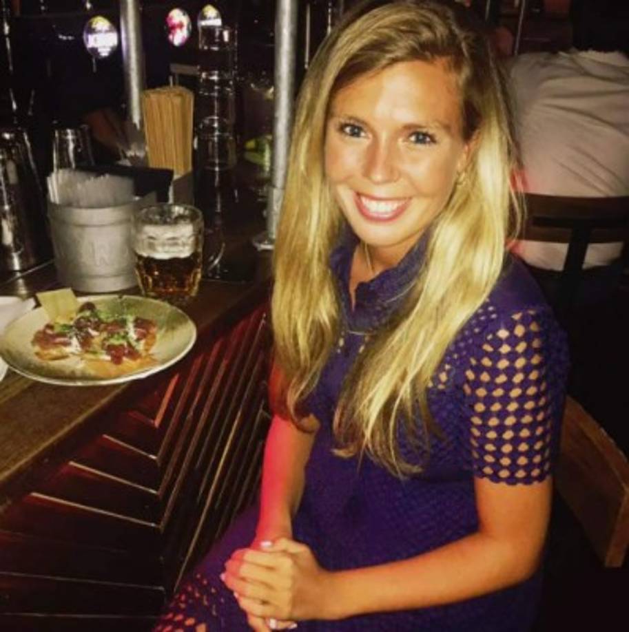 En sus redes sociales, Carrie se define como ecologista, feminista y no oculta su admiración por la ex primera dama estadounidense, Michelle Obama.