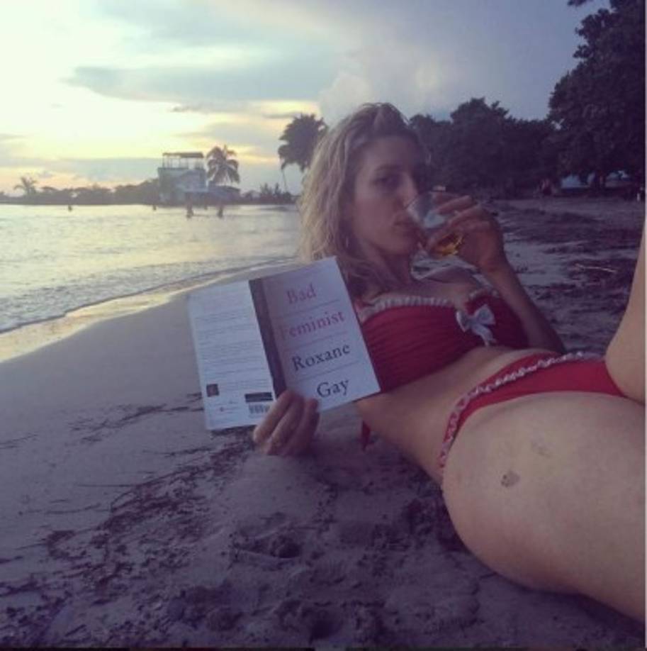 4. 'Sí, el momento en que serán legales los matrimonios con robots está más cerca de lo que parece, seguramente antes del 2050. La pregunta ¿por qué no casarse con un robot? será tarde o temprano tan inevitable como esa otra a la que hemos respondido con un sí recientemente: ¿por qué no casarse con alguien del mismo sexo?'.