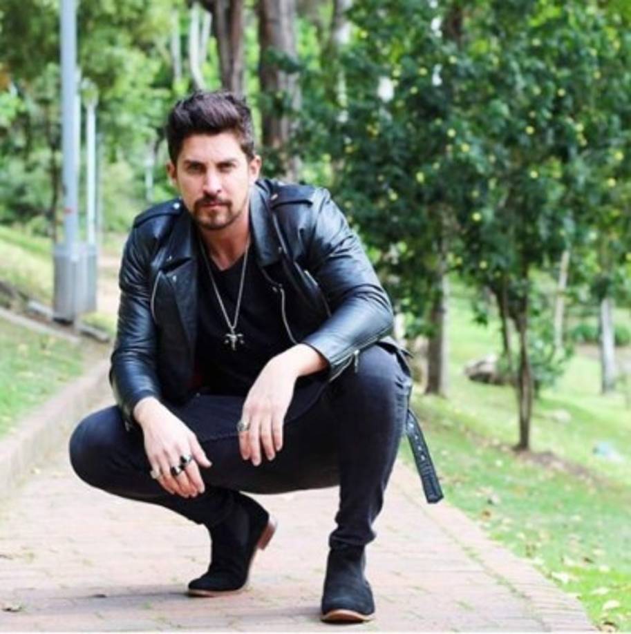 Según Fabiola de 47 años, el actor llegó a una fiesta en donde ella se encontraba con unas amigas, evento al que él no estaba invitado.