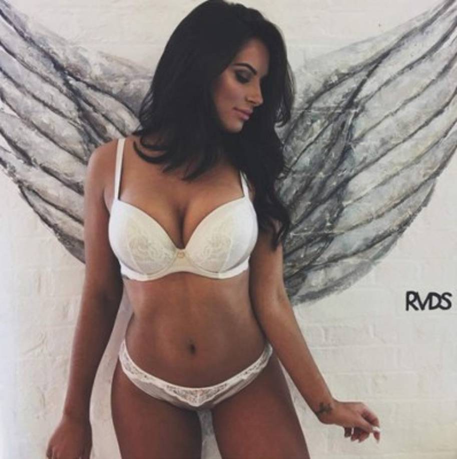 Jessica Rose es novia del YouTuber “JMX”, un gamer/deportista también de Inglaterra.