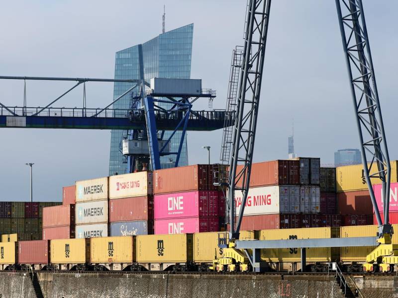 Imagen referencial de contenedores en EE UU. Archivo. EFE/EPA/RONALD WITTEK