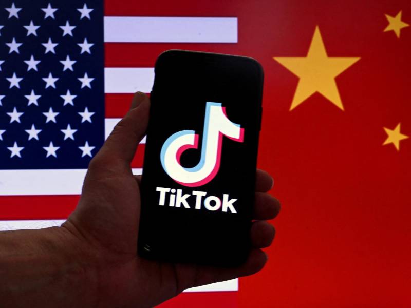 TikTok quedaría prohibido en las tiendas de aplicaciones de EE.UU. y en los “servicios de alojamiento de Internet” que lo respaldan.