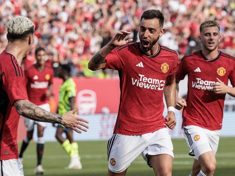 Bruno Fernandes estrenó su capitanía con el Manchester United.