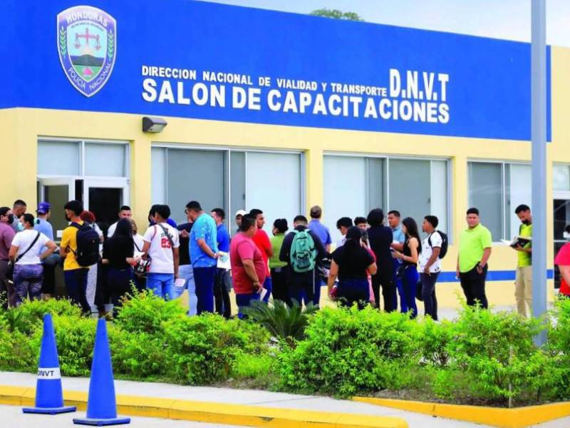 Hasta el momento no se estarán multando a los conductores que tengan la licencia vencida. Imagen de archivo.