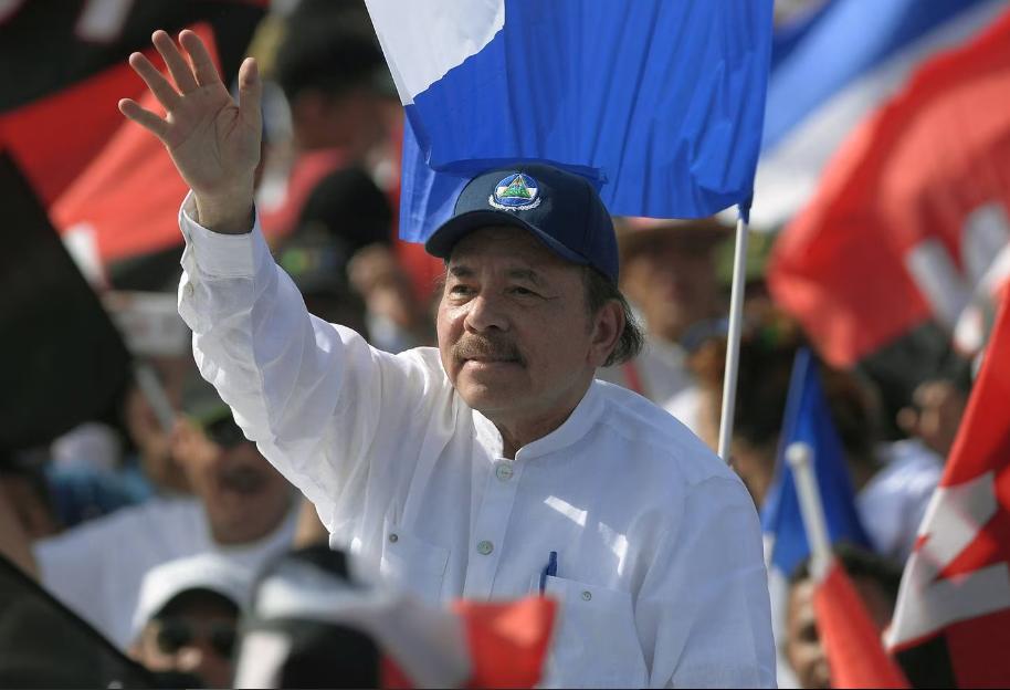 Ortega viaja a Venezuela para conmemorar 10 años de muerte de Chávez