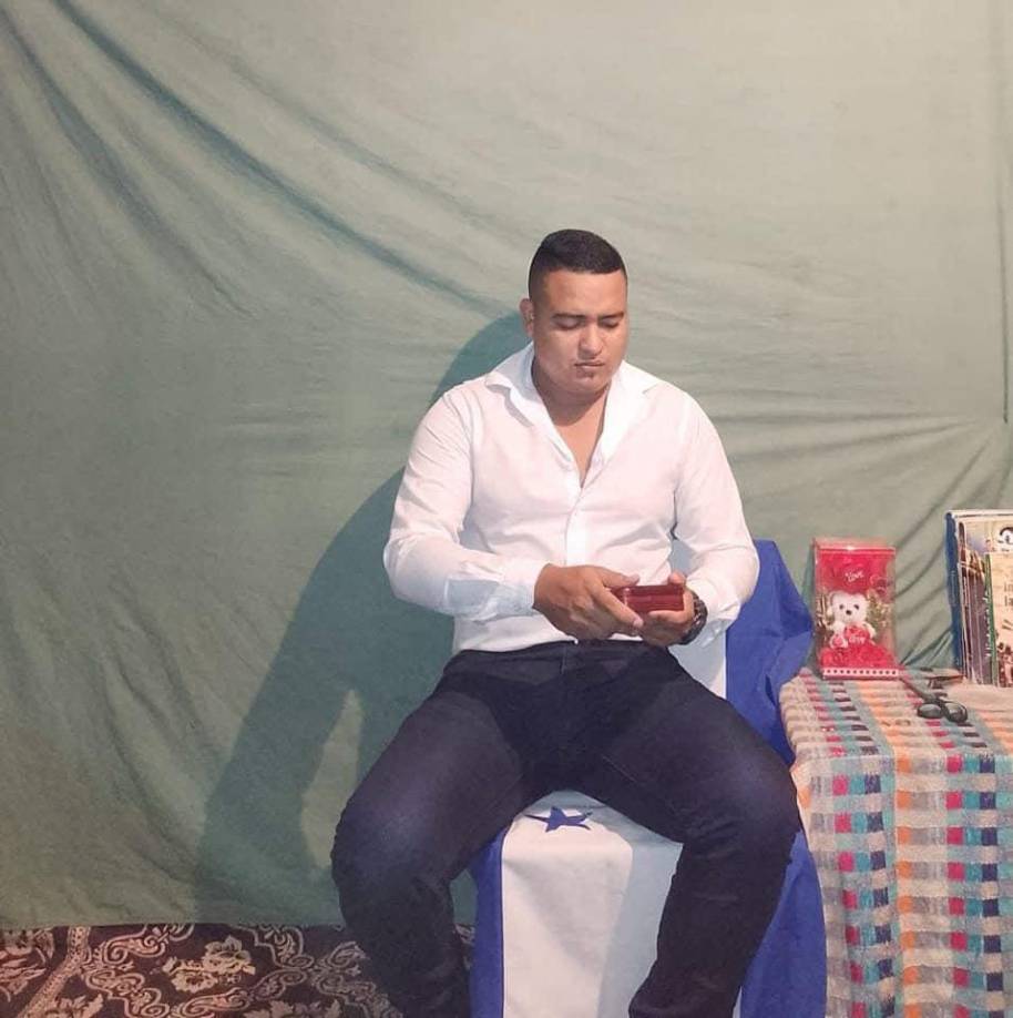 La alerta fue dada por una trabajadora del hospital, quien informó a la subdirectora sobre la presencia del hombre en el área de ginecología. 