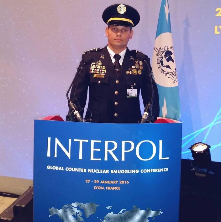 <b>“Durante el forcejeo, le pedí a otro policía que desarmara a uno de los criminales”</b>, afirmó,