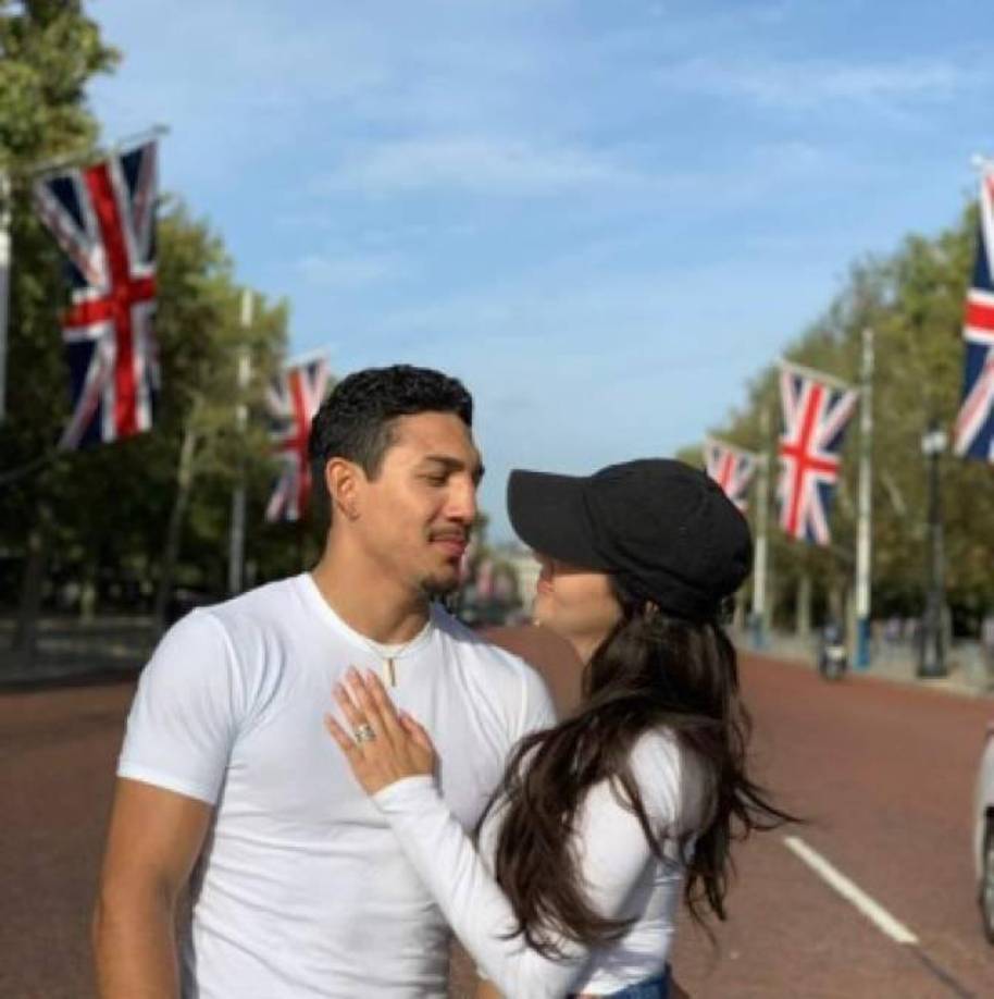 Cynthia comenzó a utilizar su apellido de casada, por lo que se convirtió en Cinthya López