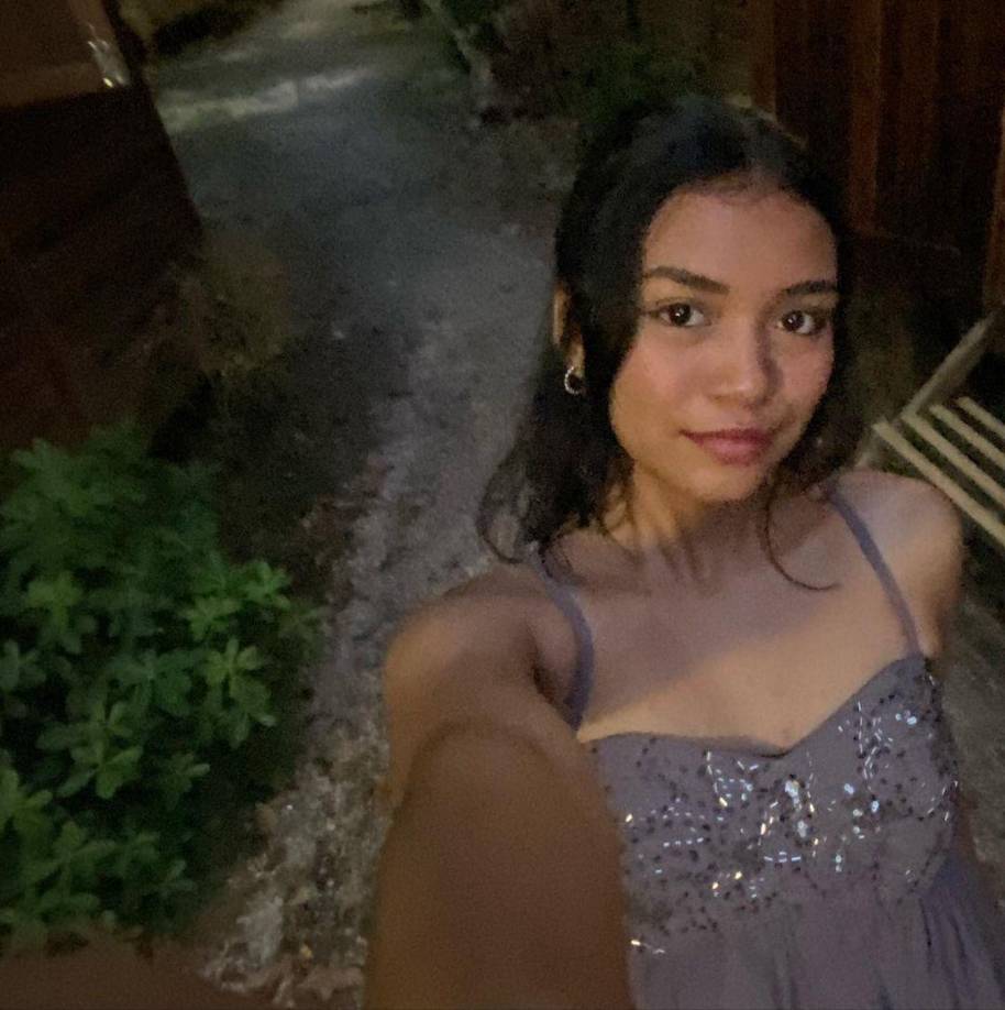 La hermosa Emily acepta que se encuentra feliz de representar a su país en Italia.