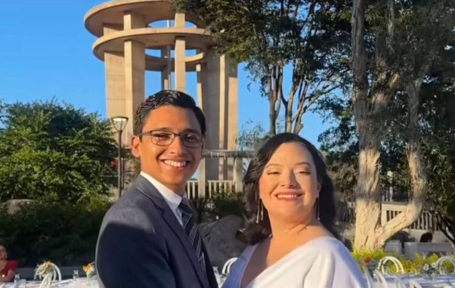 En la fiesta nupcial, ambos contrayentes anunciaron además el sexo de su bebé que será un varoncito.