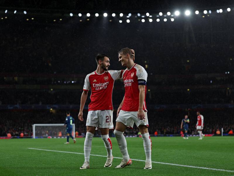 Arsenal propina goleada en su regreso a la Champions League