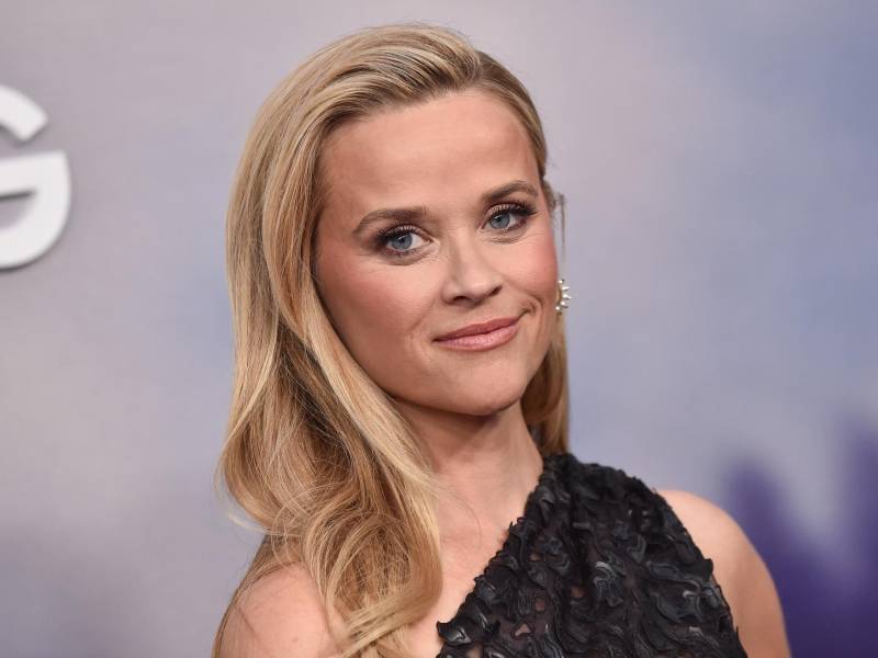 La actriz estadounidense Reese Witherspoon, ganadora del Óscar y el Globo de Oro a mejor actriz, cumple 50 años este 22 de marzo, consolidada como una de las intérpretes mejor pagadas de Hollywood y recordada por papeles icónicos como Elle Woods en Legally Blonde.
