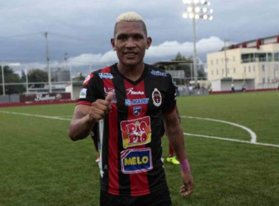 Ronaldo Dinolis: El delantero panameño llegaría a Honduras para sumar al Platense de Puerto Cortés. En la temporada pasada jugó en el Universitario.<br/>
