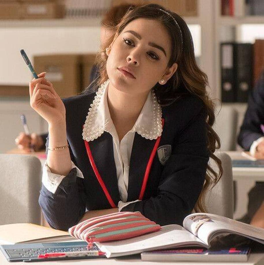 La cantante Danna Paola, dejó muy en claro que esa etapa de su vida ha quedado en el pasado y ha trabajado muy duro para separarse de esa imagen encantadora, y dejando al descubierto una etapa madura y rebelde con un estilo más sensual.