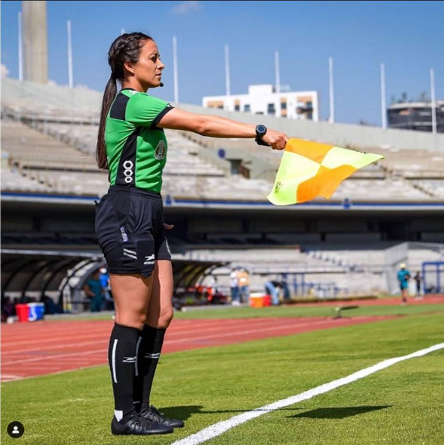 Valeria Andrade fungía como árbitra asistente y tras su destitución tuvo que comenzar una nueva vida.