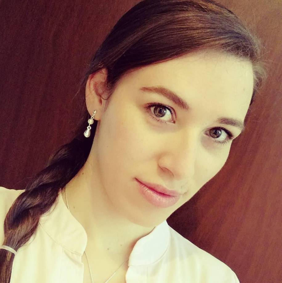 El esposo también afirmó haber recibido consejos de un <b>amigo comandante de la Policía</b>, quien le sugirió no iniciar un operativo de búsqueda inmediatamente debido a los mensajes enviados desde el teléfono de Andrea. 